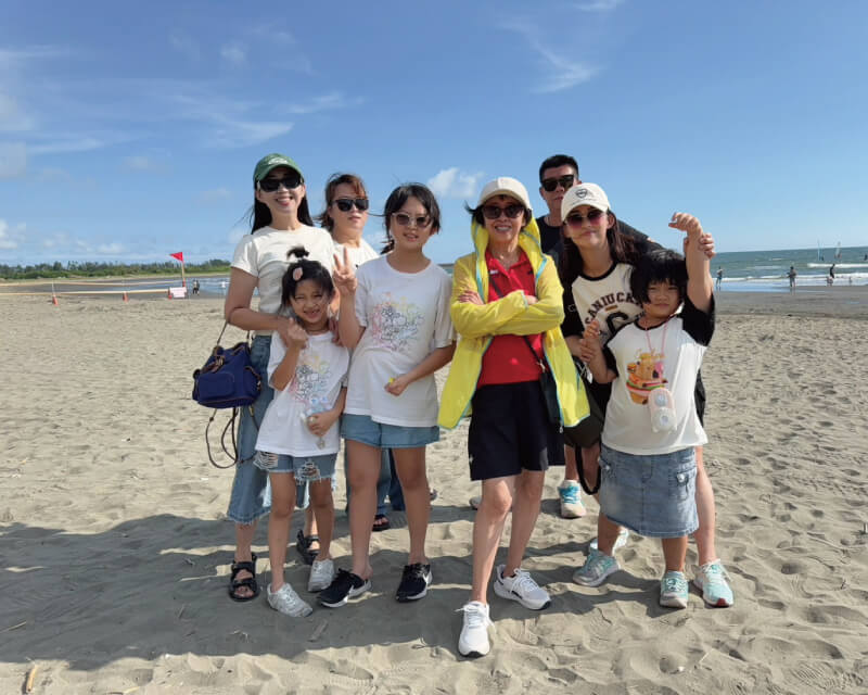一家人的福隆海岸假期，從賓士九人座接送開始的第1張圖片